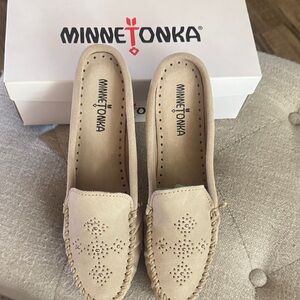 NWT, Minnetonka  women’s taupe suede moccasin style  mules. Size 10.